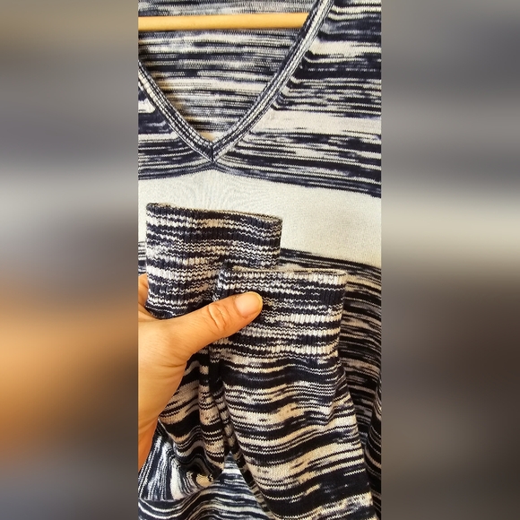 Armani Exchange Men's Blue/White Stripes Long Sleeve V-Neck Sweater Sz.L B20 - Picture 3 of 7